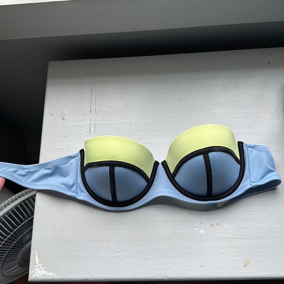 Hardly work Victoria’s Secret bathing suit top - Picture 3 of 3